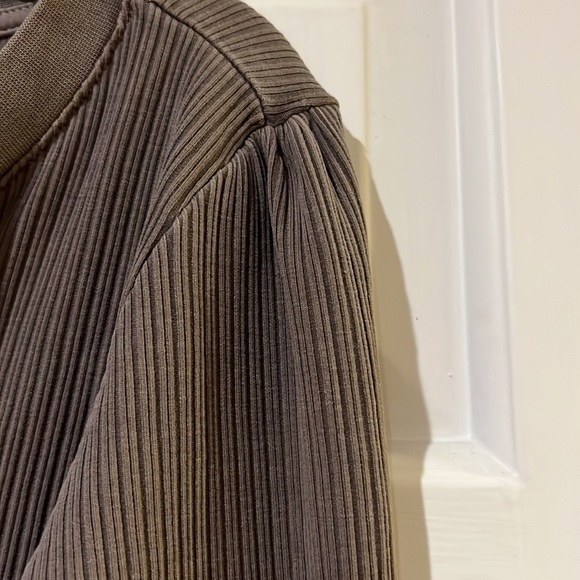 Pilcro ribbed long sleeve tee with slight puff at shoulder - Picture 3 of 8